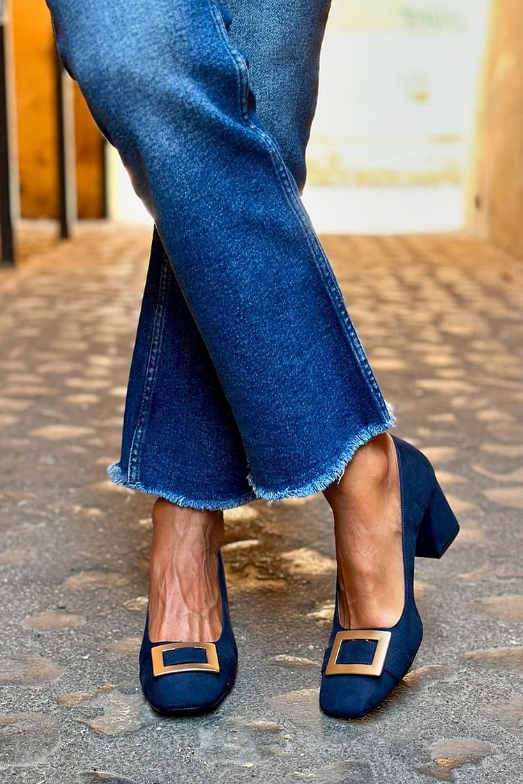 Hæge | Elegante pumps med gullspenne
