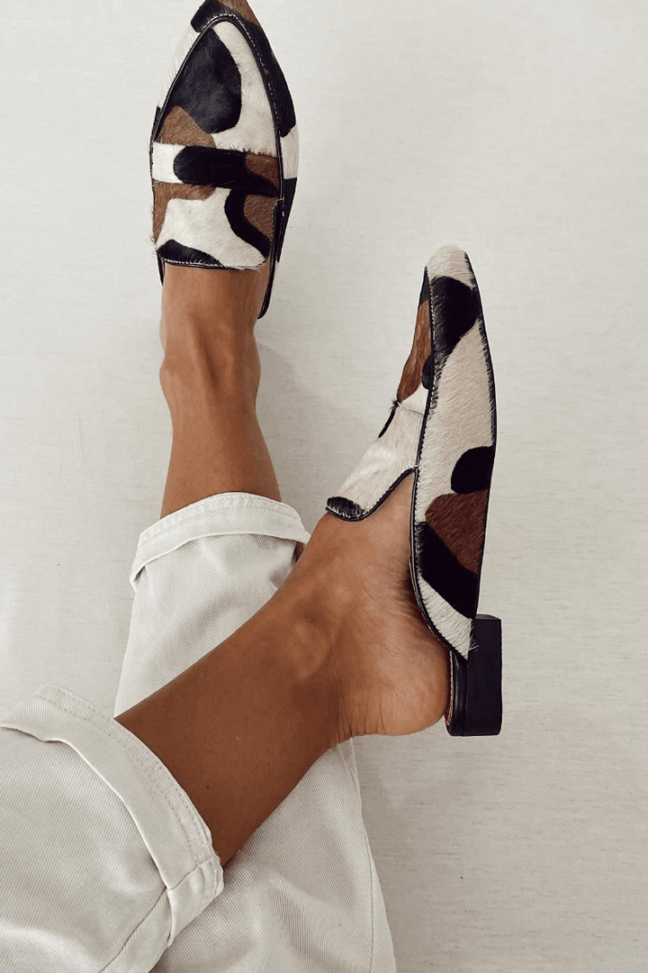 Jofina | Slip-ins i kuhår-look med attitude