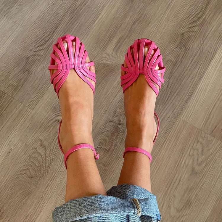 Katinka | Gullfargede sandaler med vifteformet design