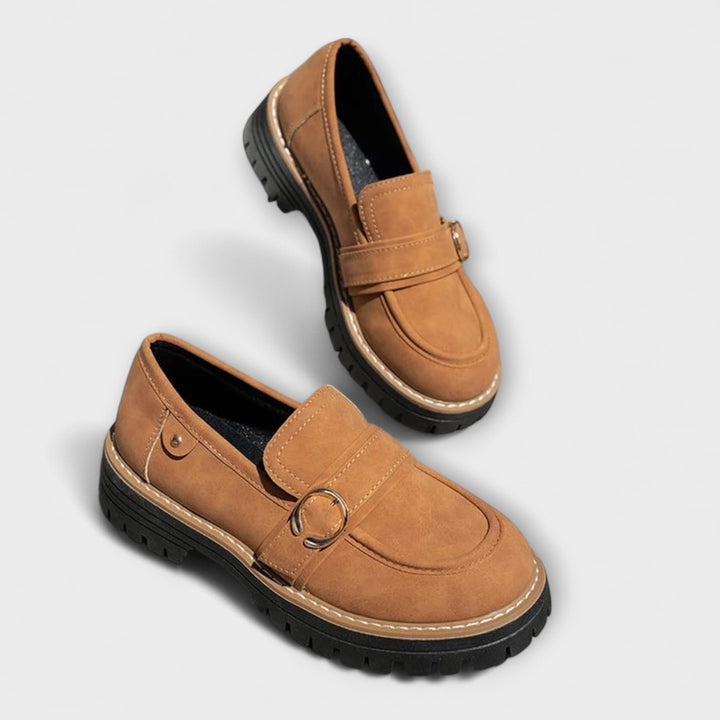Poet | Loafers med gullspenne