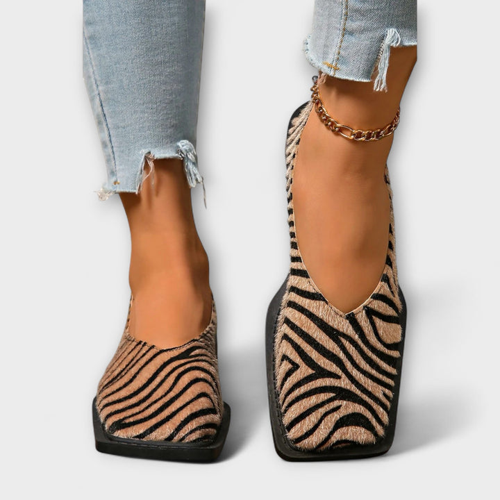 Ulani | Statement flats med dyreinspirert mønster