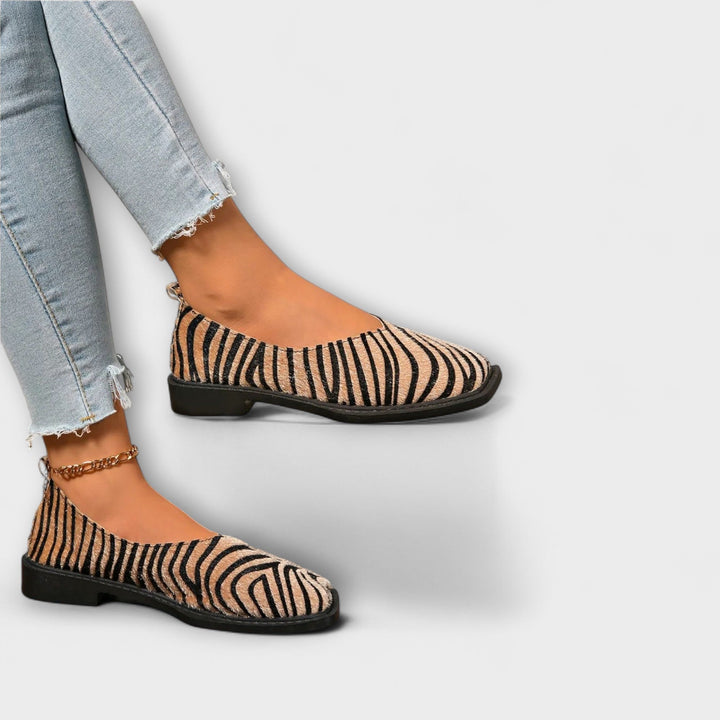 Ulani | Statement flats med dyreinspirert mønster