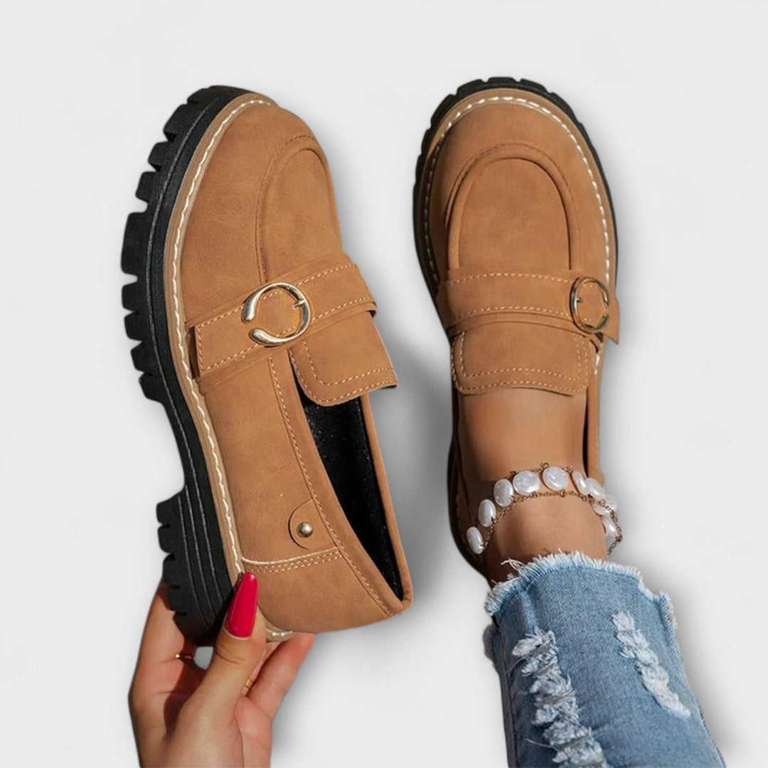 Poet | Loafers med gullspenne