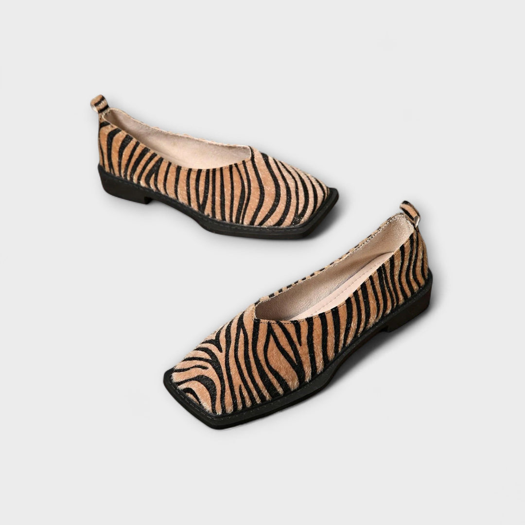 Ulani | Statement flats med dyreinspirert mønster