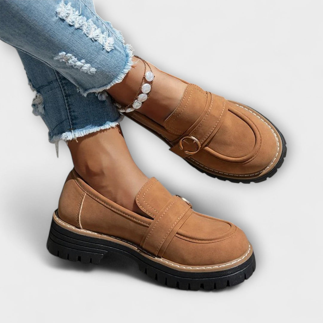 Poet | Loafers med gullspenne