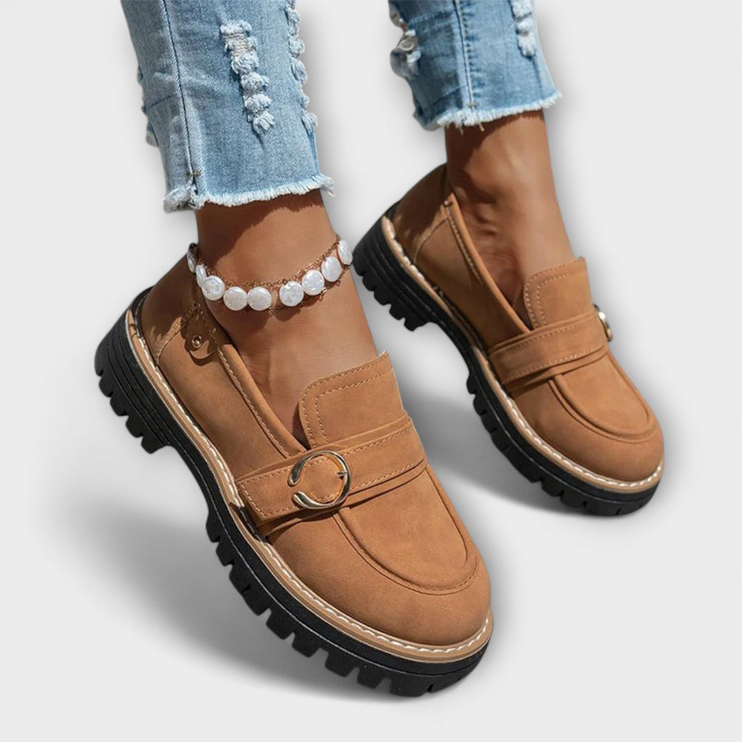 Poet | Loafers med gullspenne